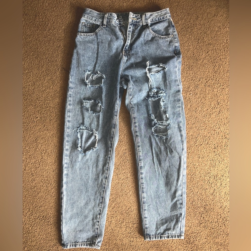 Distressed mom jeans size medium, never worn washed once